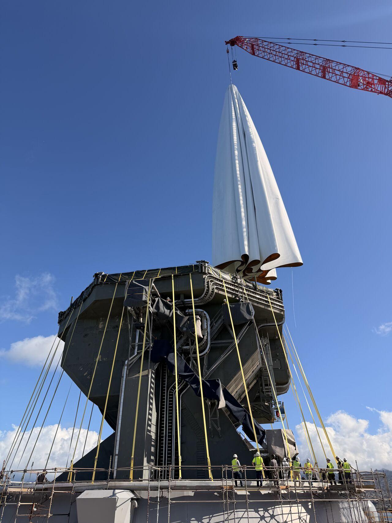 美国X波段SBX-1预警雷达的保护罩原来是充气的。SBX-1预警雷达的雷达罩直