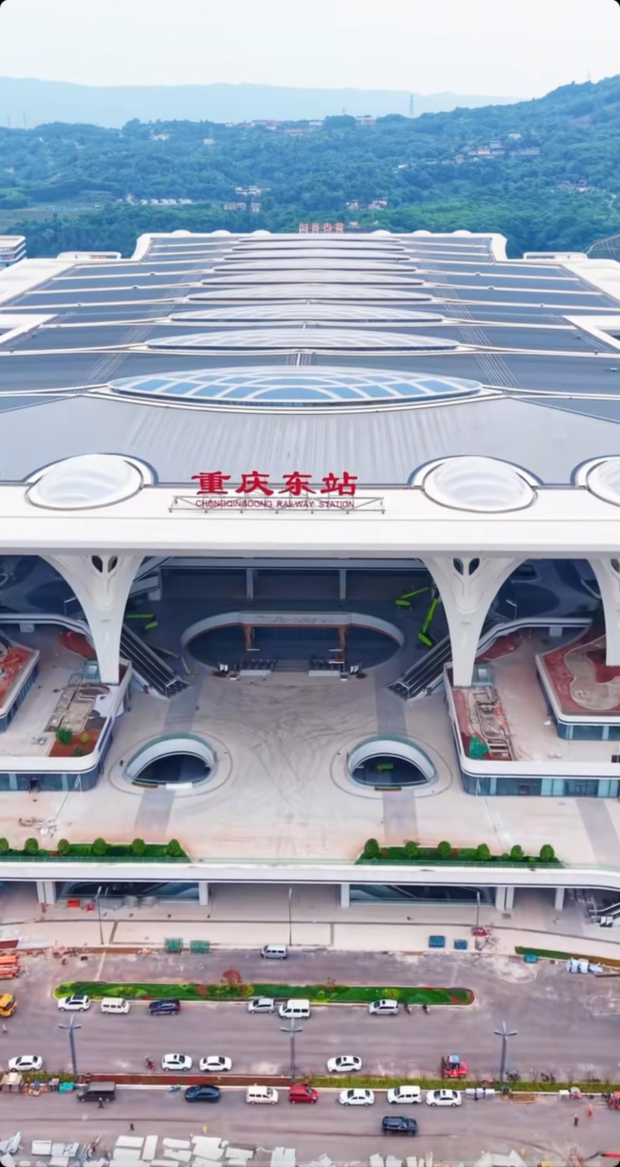没想到重庆东站比西安东站规模更大，也比重庆西站大，重庆东站已于2025年开通运营