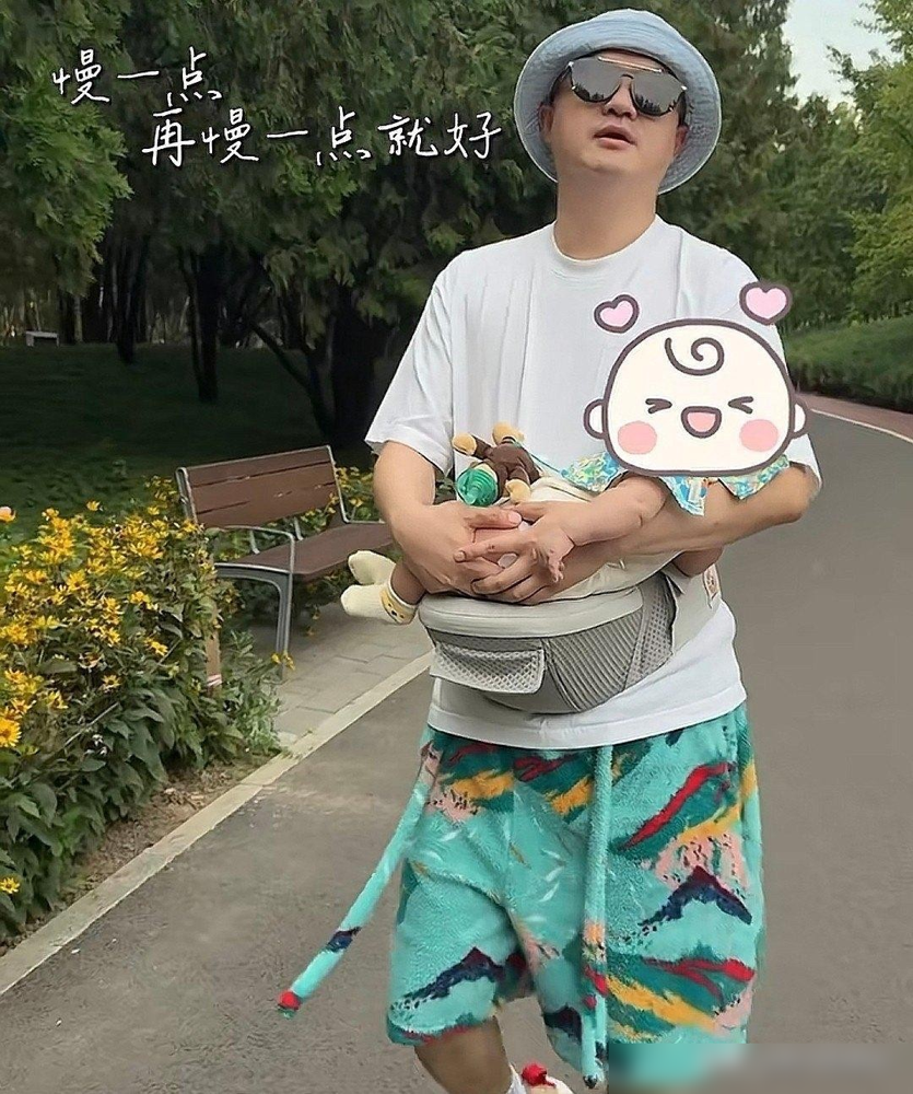 原来二胎家庭根本不用强求一碗水端平！39岁包文婧刚晒出二胎儿子周岁照，之前直播就坦诚说过，没必要硬凹