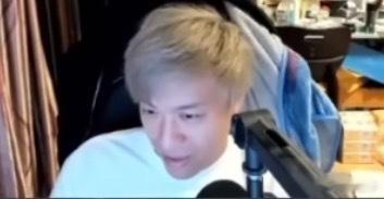 眼子：我以前不是这个号播的，我16年就在斗鱼播过了。想到以前直播有钱赚都不赚，