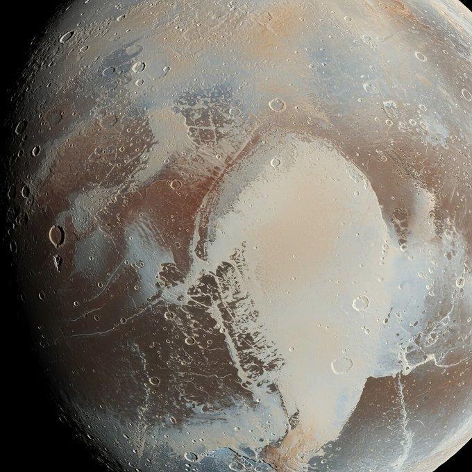 2015年新视野号（NewHorizons）飞掠冥王星拍摄的高清拼接图，它是