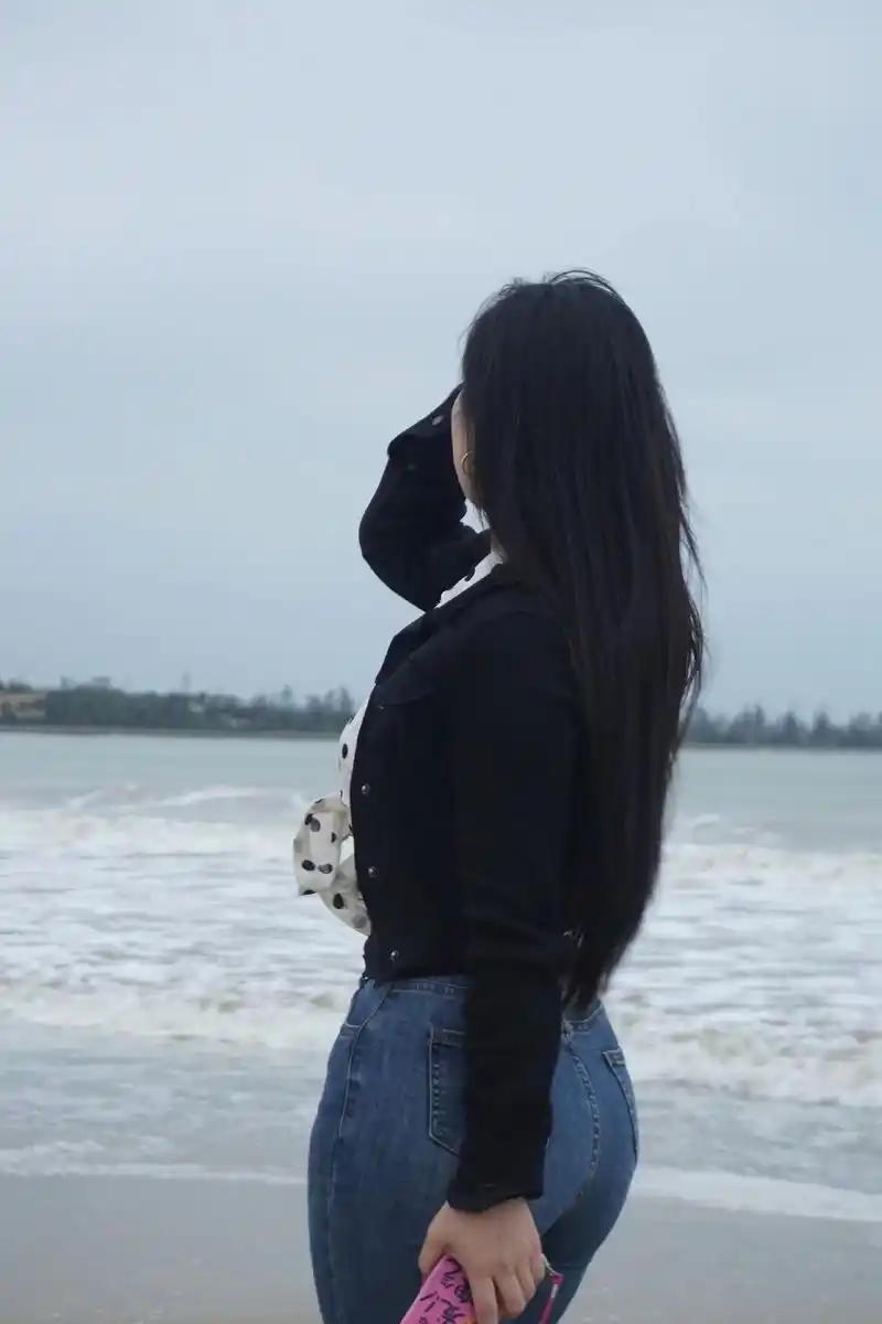 朋友突然问我，我和老公多久亲热一次？这话问得我一下子愣住了，这多隐私的问题，她居