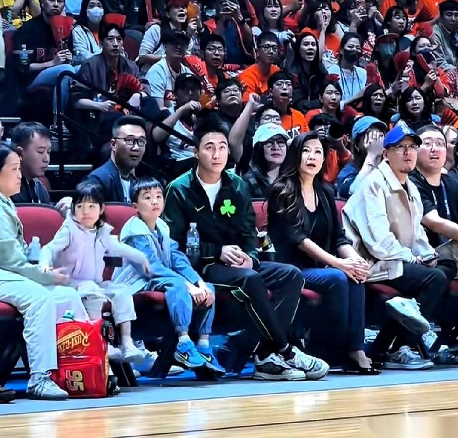 29个老头子，手里攥着的钱能买下小半个地球，凭什么全票同意一个31岁的年轻人，坐