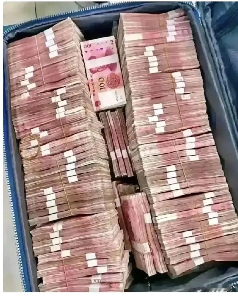 什么叫洗钱？给你说个最明白的事。你明天买张彩票中了500万，国家规定扣20%个税