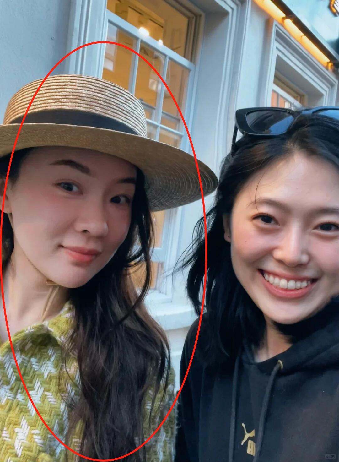 想不到...霍思燕也是不上镜的那种她本人比照片还要美，妆容加上精致的五官还有这