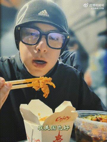 王鹤棣落地先吃川菜不管飞多远，第一口必须是川菜，王鹤棣对家乡味的执念谁懂王鹤棣