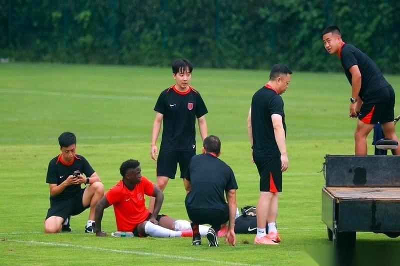 “躺平”大半年后，卡隆终于走了！他不是被撵走的，是揣着一大笔钱，乐呵呵地走的。