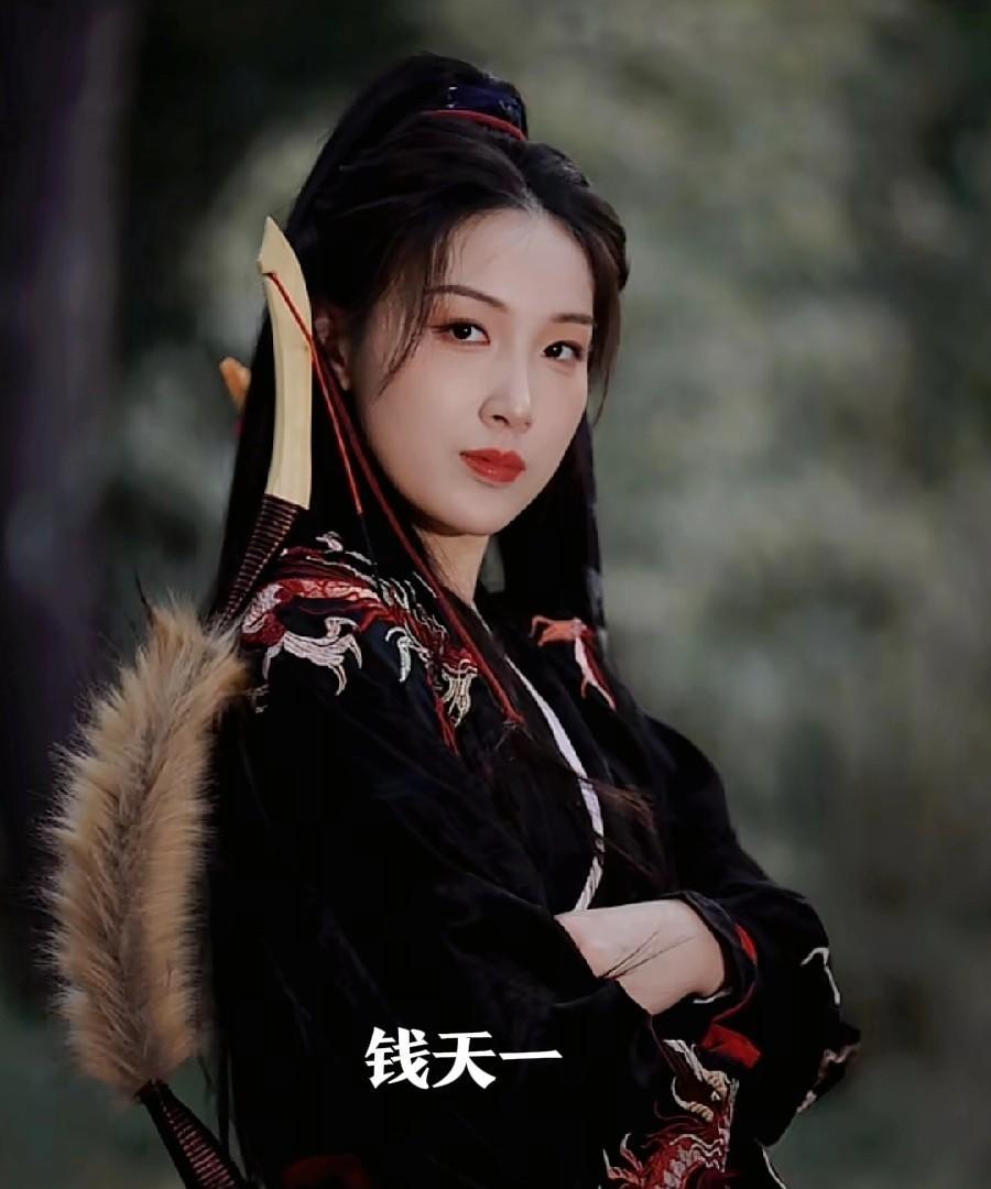 钱天一多适合拍杂志啊？肤白貌美大长腿，形象气质又好，私服既时尚又不缺乏女性的柔美