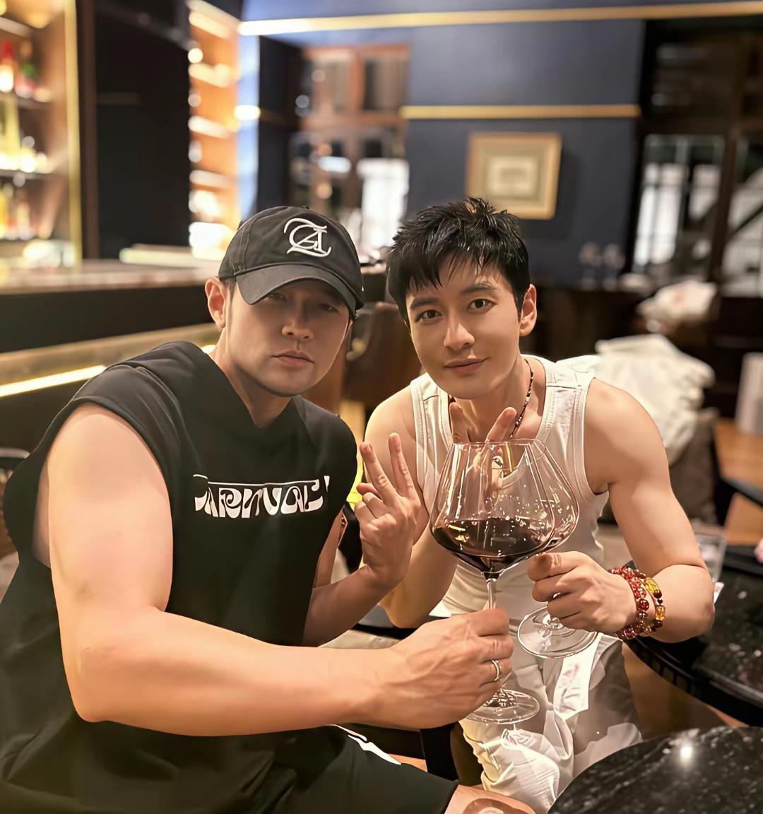 黄晓明周杰伦和的酒应该要不少钱吧，毕竟他们这么有钱