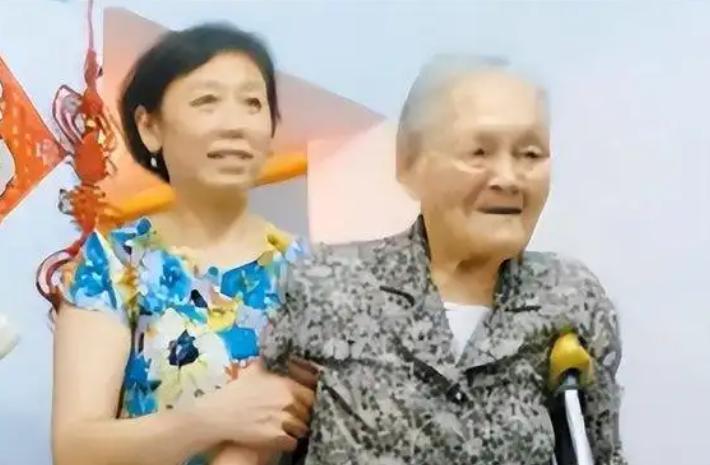1966年，一对干部夫妇被带走。临走前，他们把保险箱钥匙塞进47岁保姆手里，红着