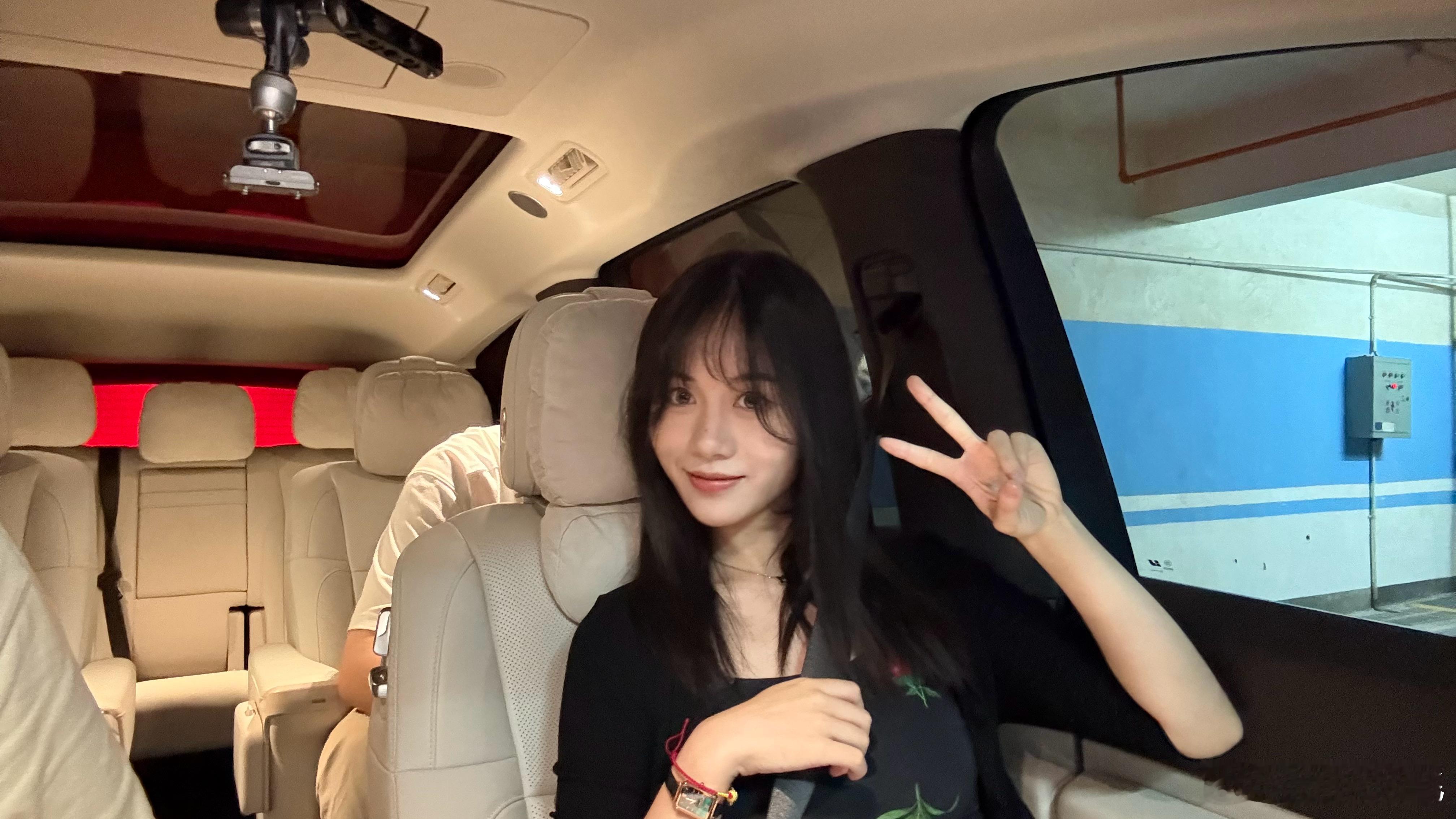 快飞也是好起来了都可以给豆豆当司机了[doge]新能源汽车​​​