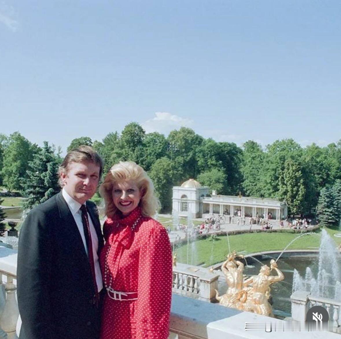 近日，一组拍摄于1987年的老照片在社交平台上彻底火了！照片里，年轻的特朗普和第