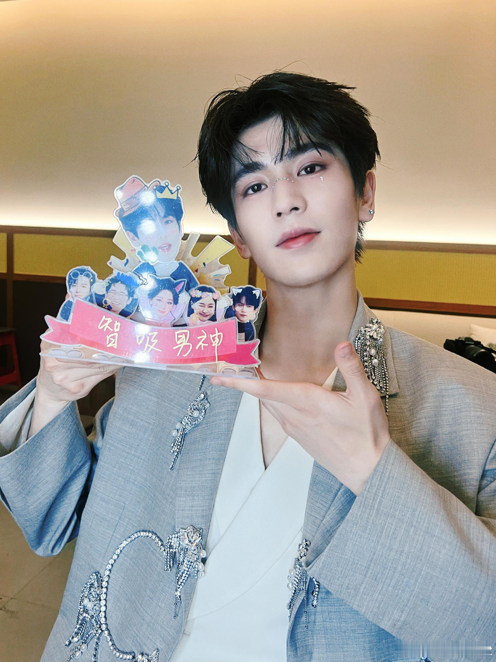 孟子义龚俊张凌赫百灵鸟开会双11疯狂好六夜每年双十一，芒果台总是能带给我们惊