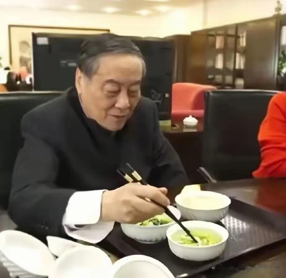 宗庆后的素菜，布鞋就是很多商人学习不来的，其实也是一种习惯，如今宗馥莉继承事业，