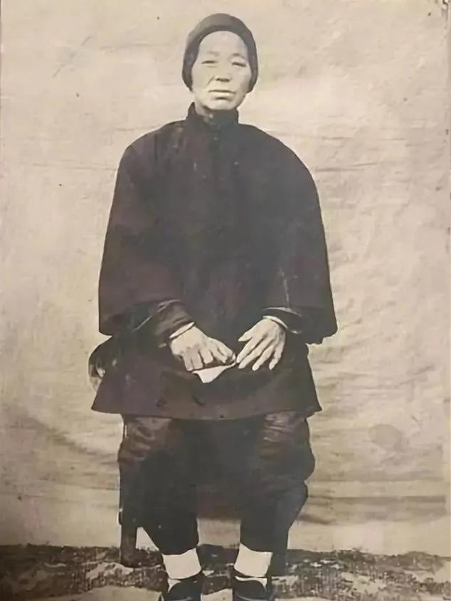 女仆舍子救主：七个孩子的母亲如何逆袭改写民国风云