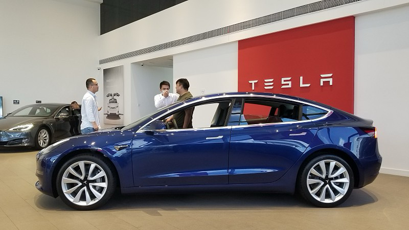 说下特斯拉Model3还会不会再降价这事吧。前阵子刚官宣全系降5000，叠加0息、保险和车漆补贴之后