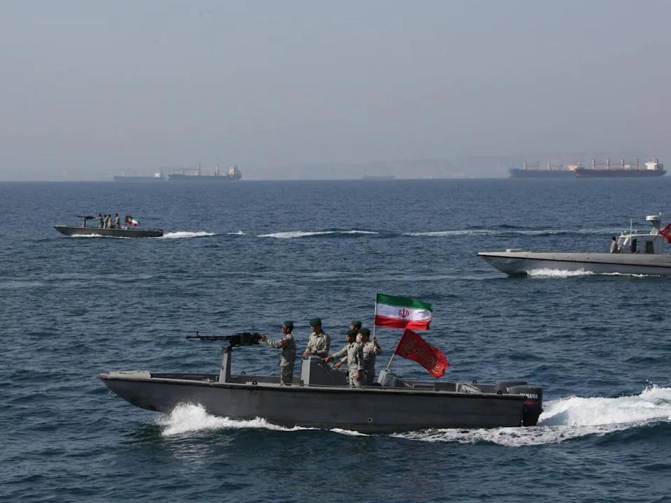 半岛电视台引述评论人士关于美军夺岛的可能性：“美国可能正在为在更多伊朗岛屿上