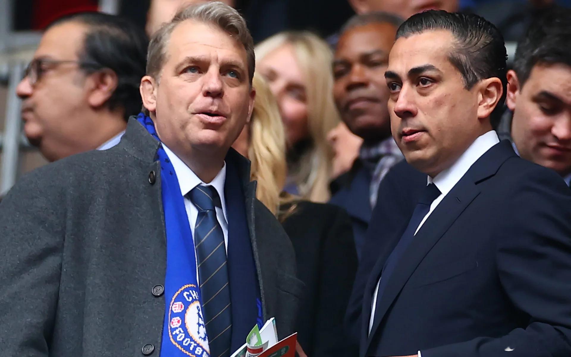 切尔西卡拉格比较会迎合球迷的情绪，他在《每日电讯报》专栏文章写道，切尔西的问题