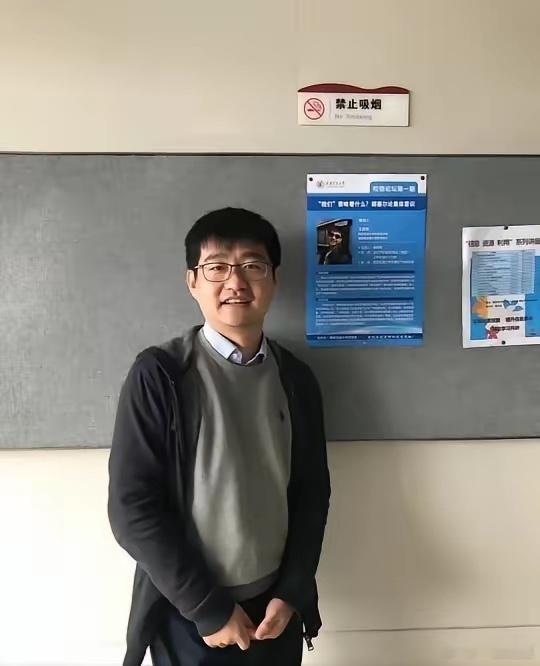 河北保定，32岁中学地理教师王嘉新，9月14日凌晨在朋友圈发完绝笔信后离