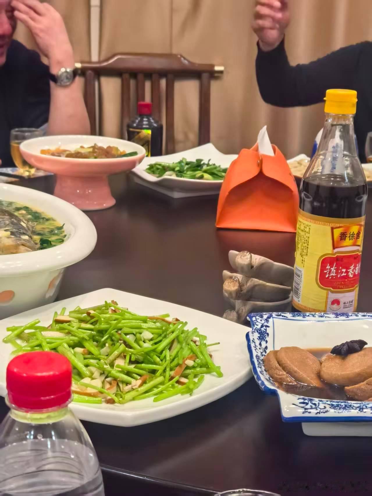 红酒意思一下陪老兄喝酒，红酒🍷陪一陪春节摄影大赛新年开工第一照