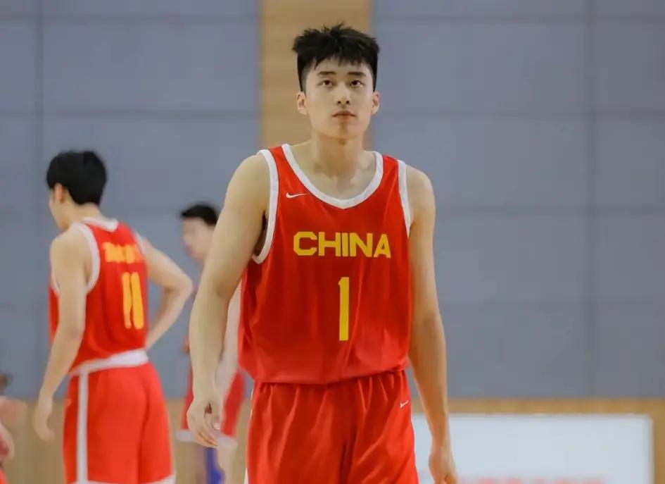 段睿骐要好好珍惜四川队没有外援的这段时光！目前来看，段睿骐做得还不错，菜鸟赛季