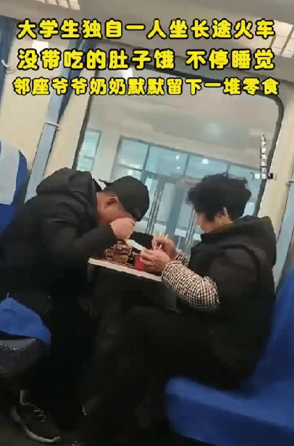 一女生独自一人去坐长途火车，由于上车时没买吃的肚子饿，她就不停地睡觉安慰自己，可