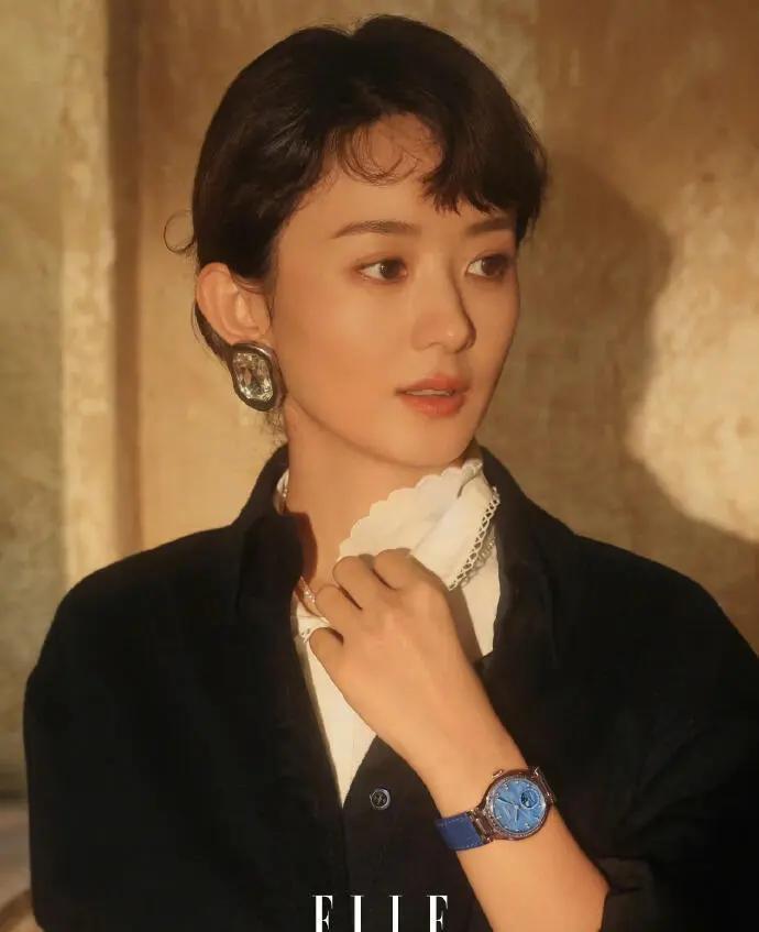 赵丽颖，太绝了！前几天线下活动刚被说成“礼仪小姐”上不了台面，，近日一组杂志