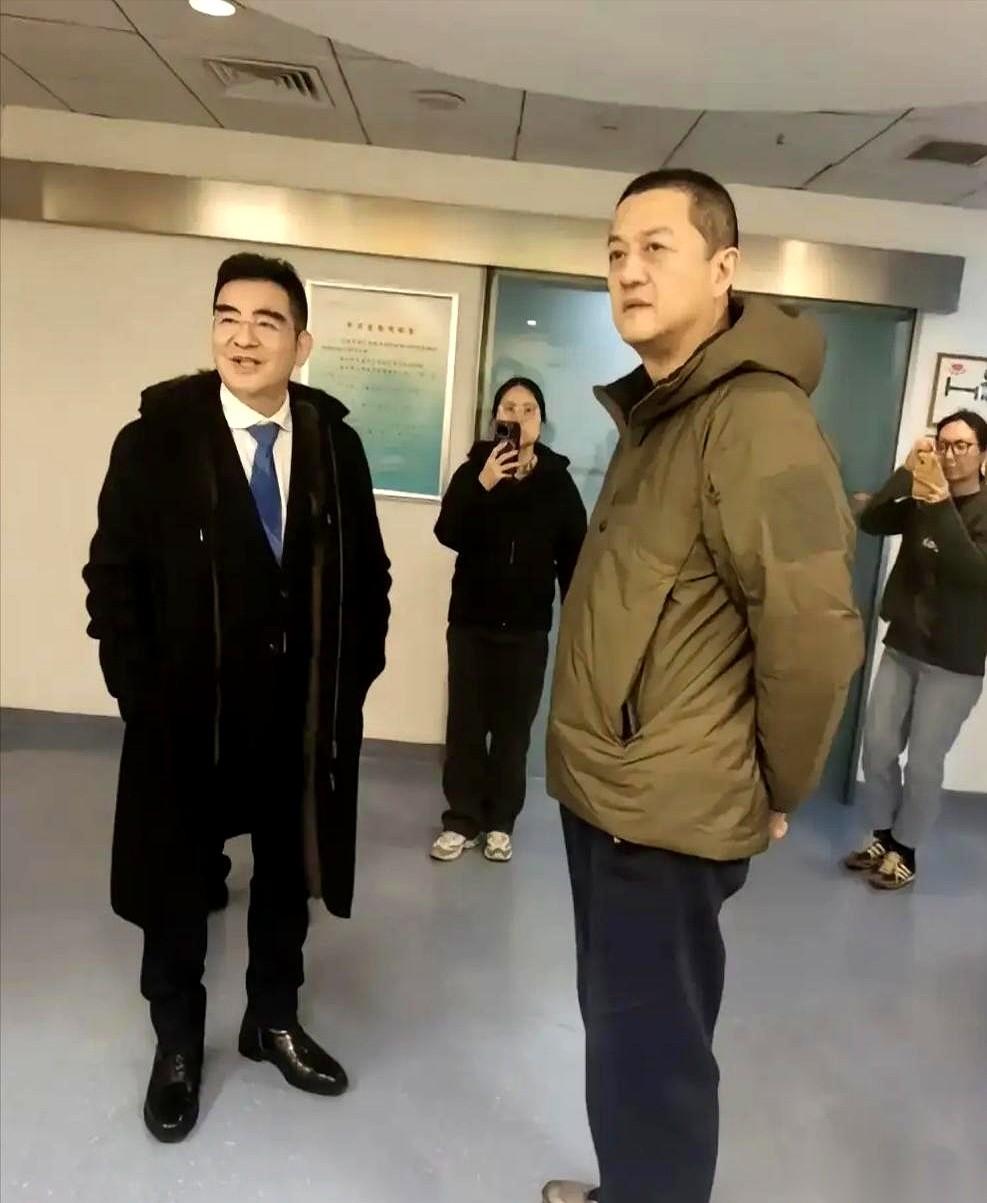 那堵用钱砌成的墙，我估计很多人一辈子都忘不了。陈光标这人，硬是把慈善干成了一场