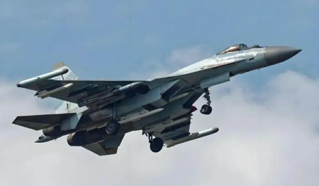 美国批准向乌克兰出售F-16相关培训、装备和维护服务，金额达3.105亿美元——