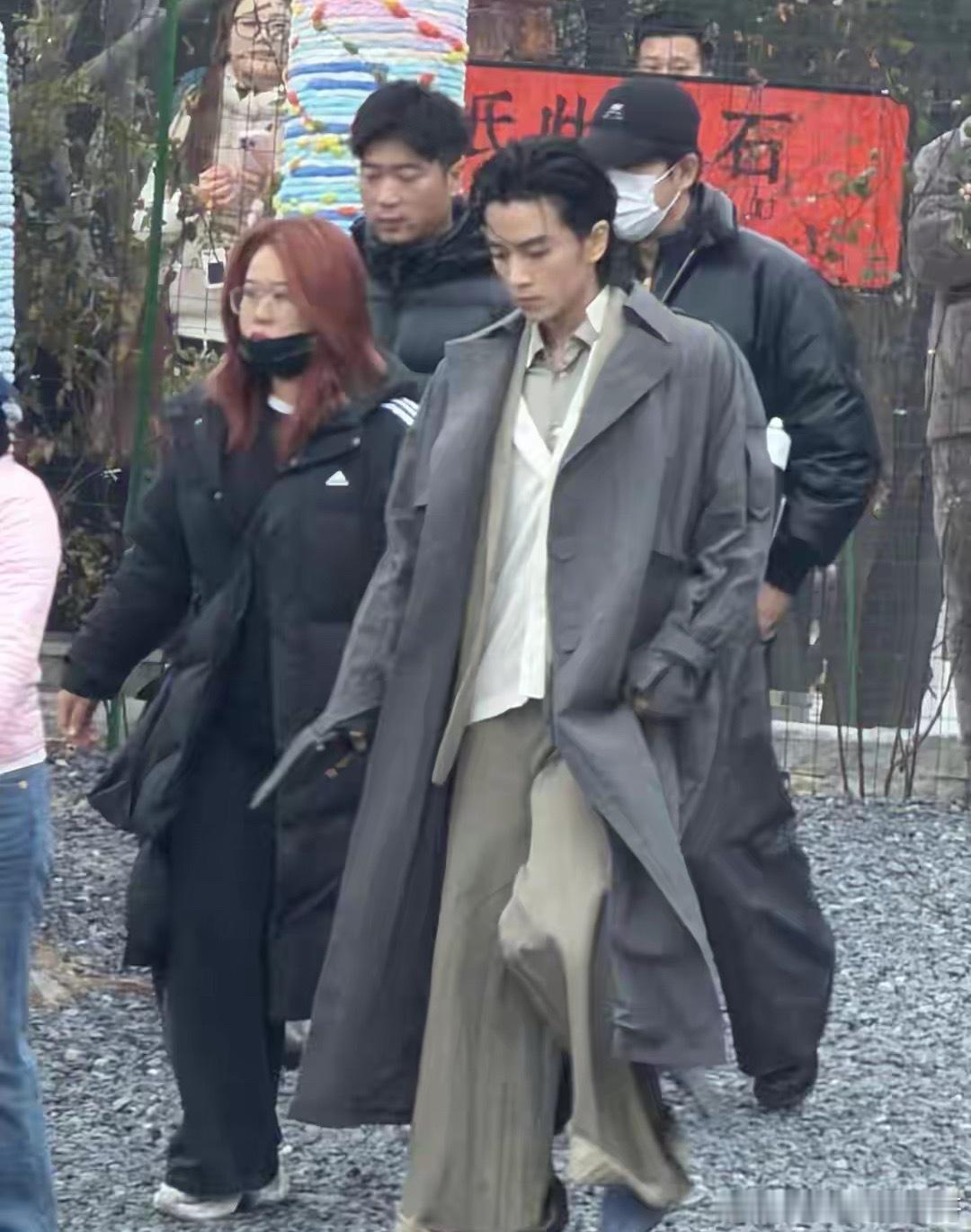 陈晓合肥拍摄被偶遇，暴瘦后搭配狼尾发型，像极了谢霆锋超帅！