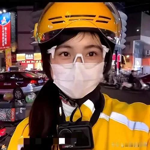 一男子天天点外卖吃，他发现送外卖的都是同一女子。有一天，女子就对男子说我干脆辞职