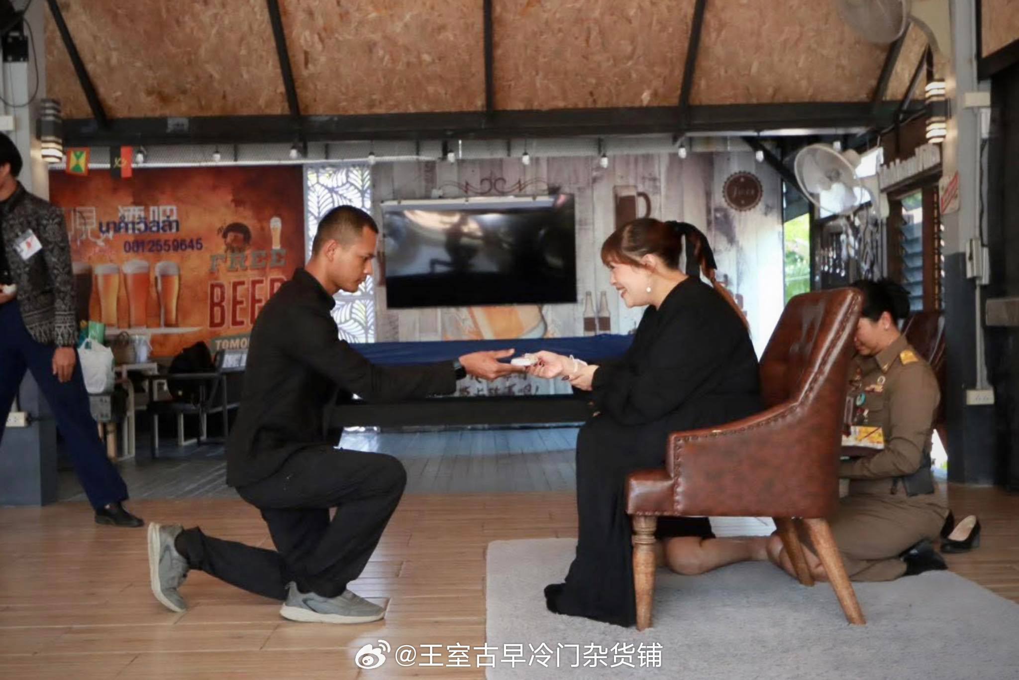 王室王室泰国王室诗丽帕2026年3月30日，诗丽帕结束对乌隆他尼府的访问，给所