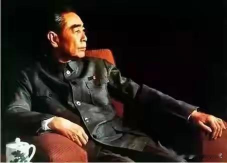 周总理逝世50周年，我们永远怀念您！新中国建立后，周总理一边要忙于国内大小事