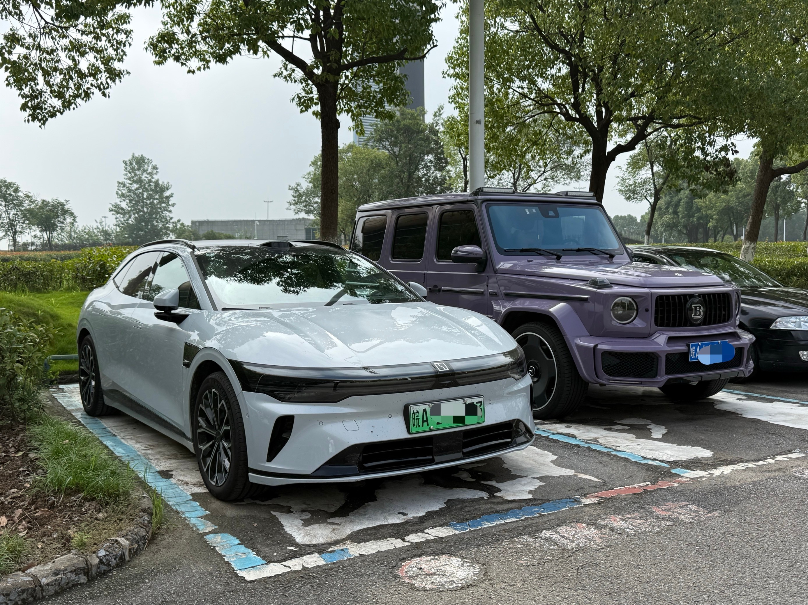 真帅啊[点赞]我说的是极氪007GT，猎装车的姿态确实迷人，加上这个冰川银车