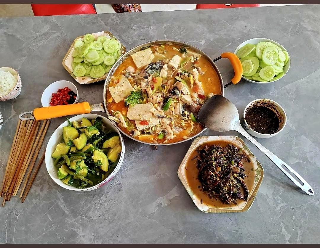 一顿饭让儿子女朋友的本性就露出来了。故意作了一桌子农村的有机菜，看上去不怎样，