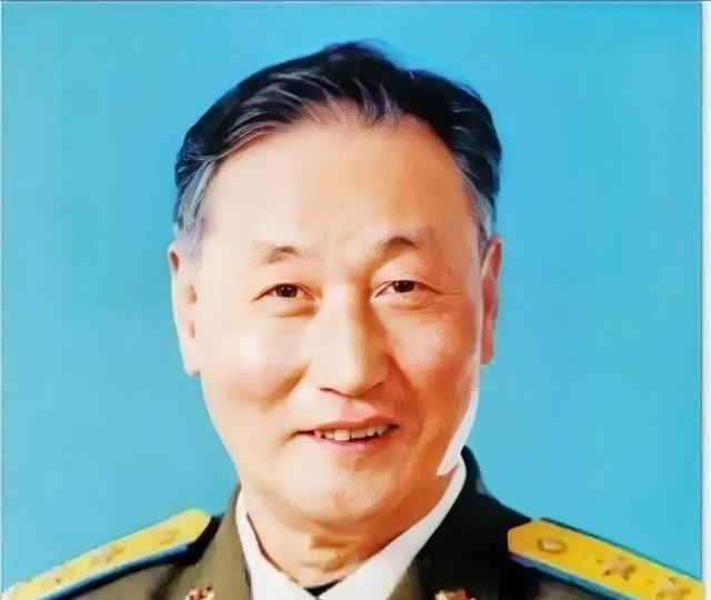 1951年，志愿军飞行员刘玉堤在返航途中，无意间向云层下面瞟了一眼，竟然看到了一