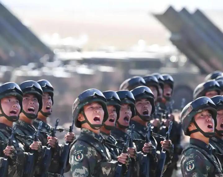 大年初一，国防部凌晨6点发布：时刻准备着！此刻的神州大地，家家户户张灯结