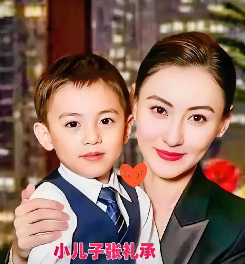 看了张柏芝老三的照片之前的谣言全成了笑话。这哪里是什么混血儿？分明就是一