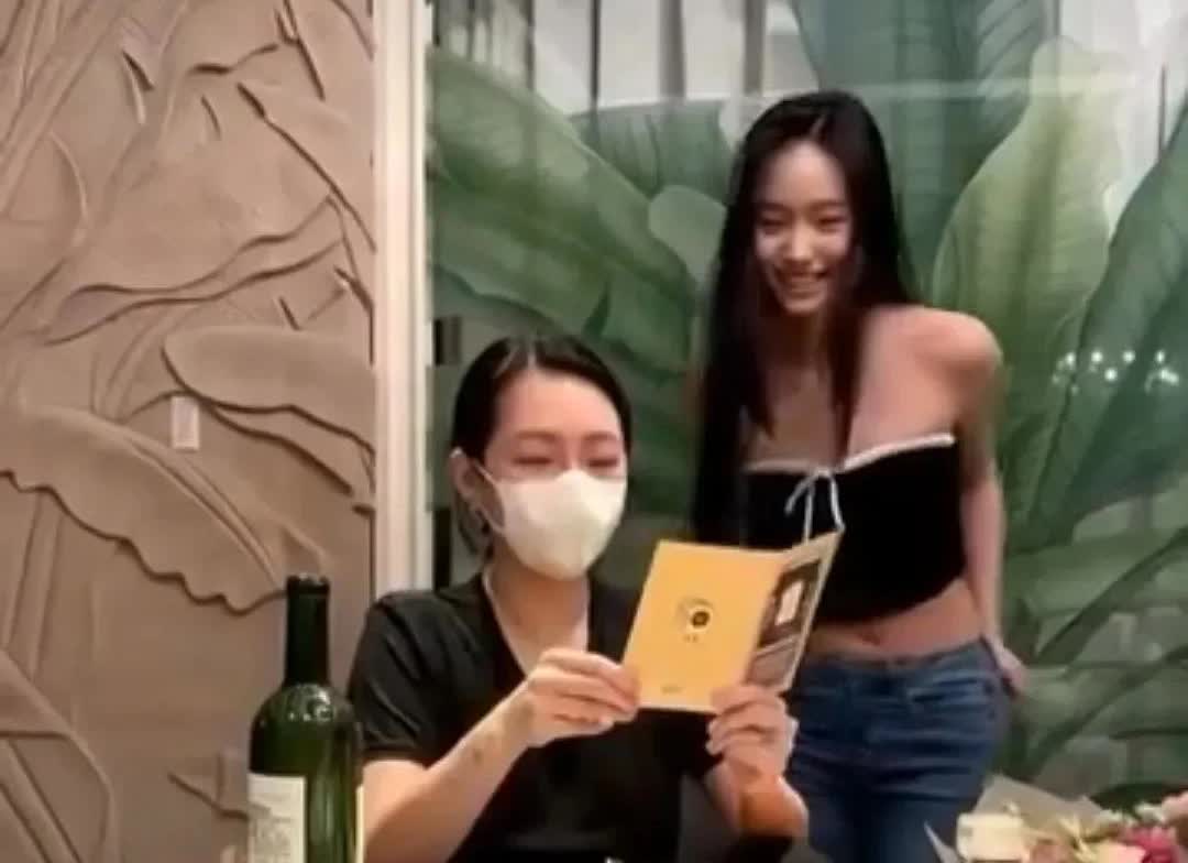 小S庆生心情好小S度过了没有大S的第一个生日，坦言这是她近期最幸福的一天