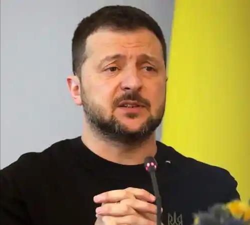 有网友发出“警告”，建议中企不要掺和乌克兰的事情。未来乌克兰的重建，中企一定不要