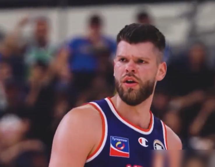 他跑不动、防不住！队友一句话，直接把年薪120万美金的萨林杰踢出了名单。打山