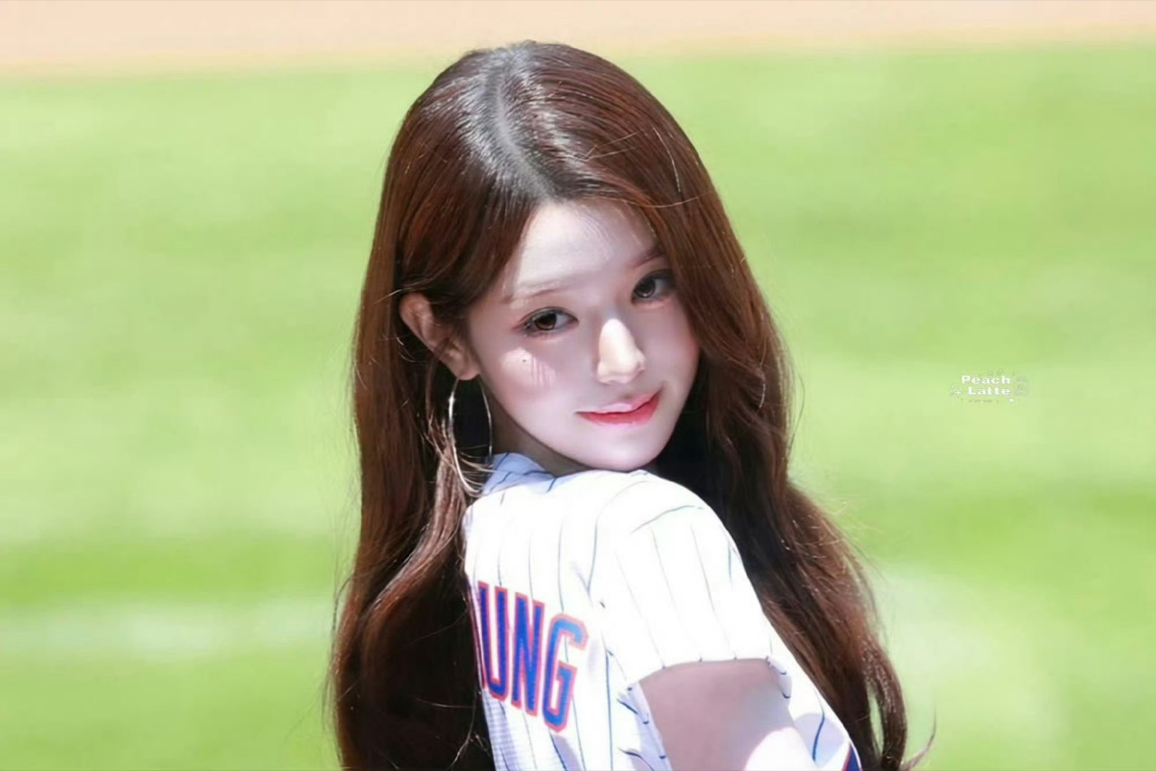 女神如此美张元英为mlb开球