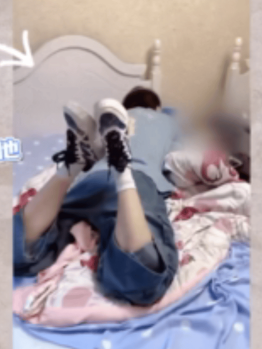 开心就翘脚丫