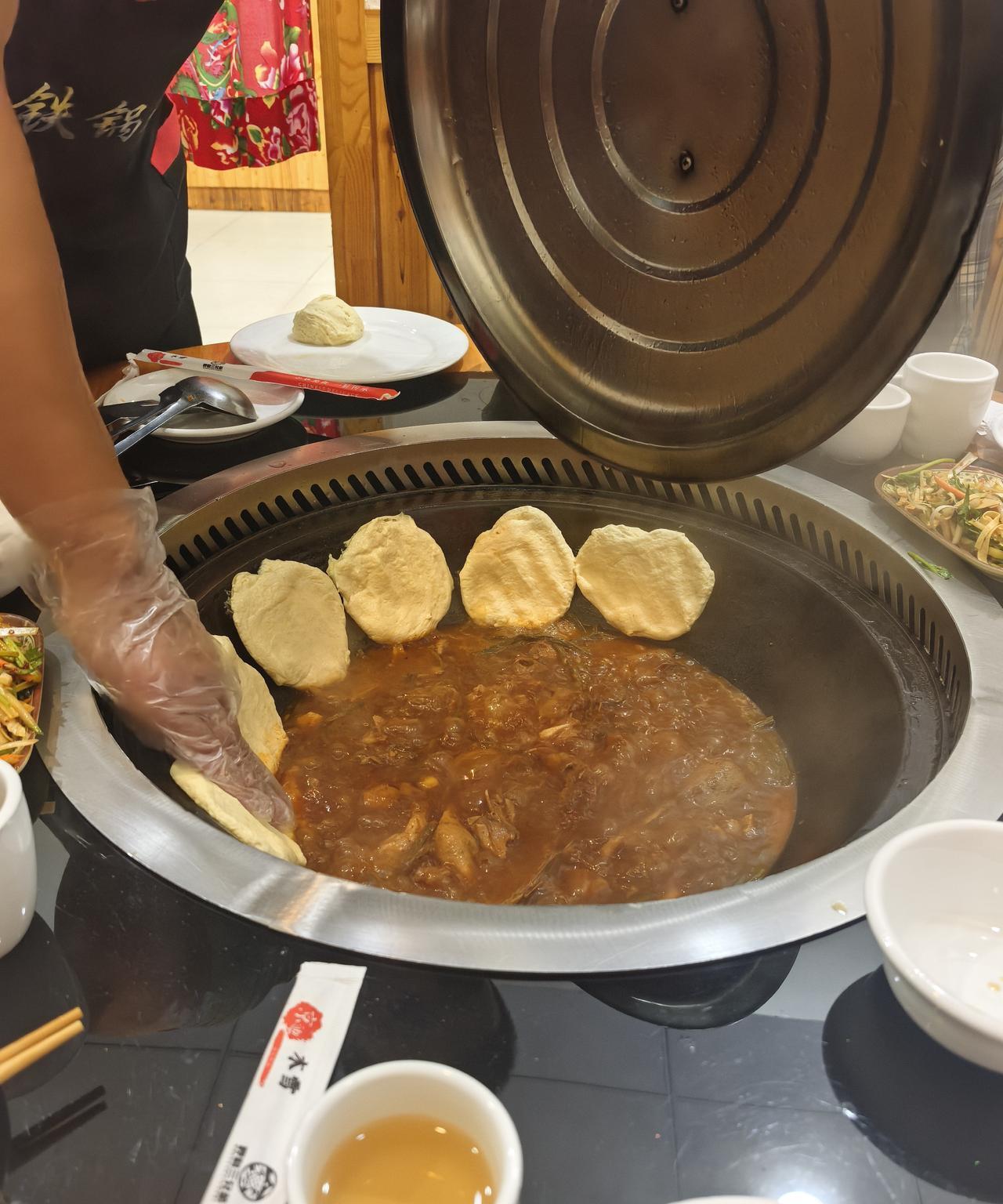 大家发现没，越是有钱的人，越爱哭穷。我有一个非常好的朋友，她在云南