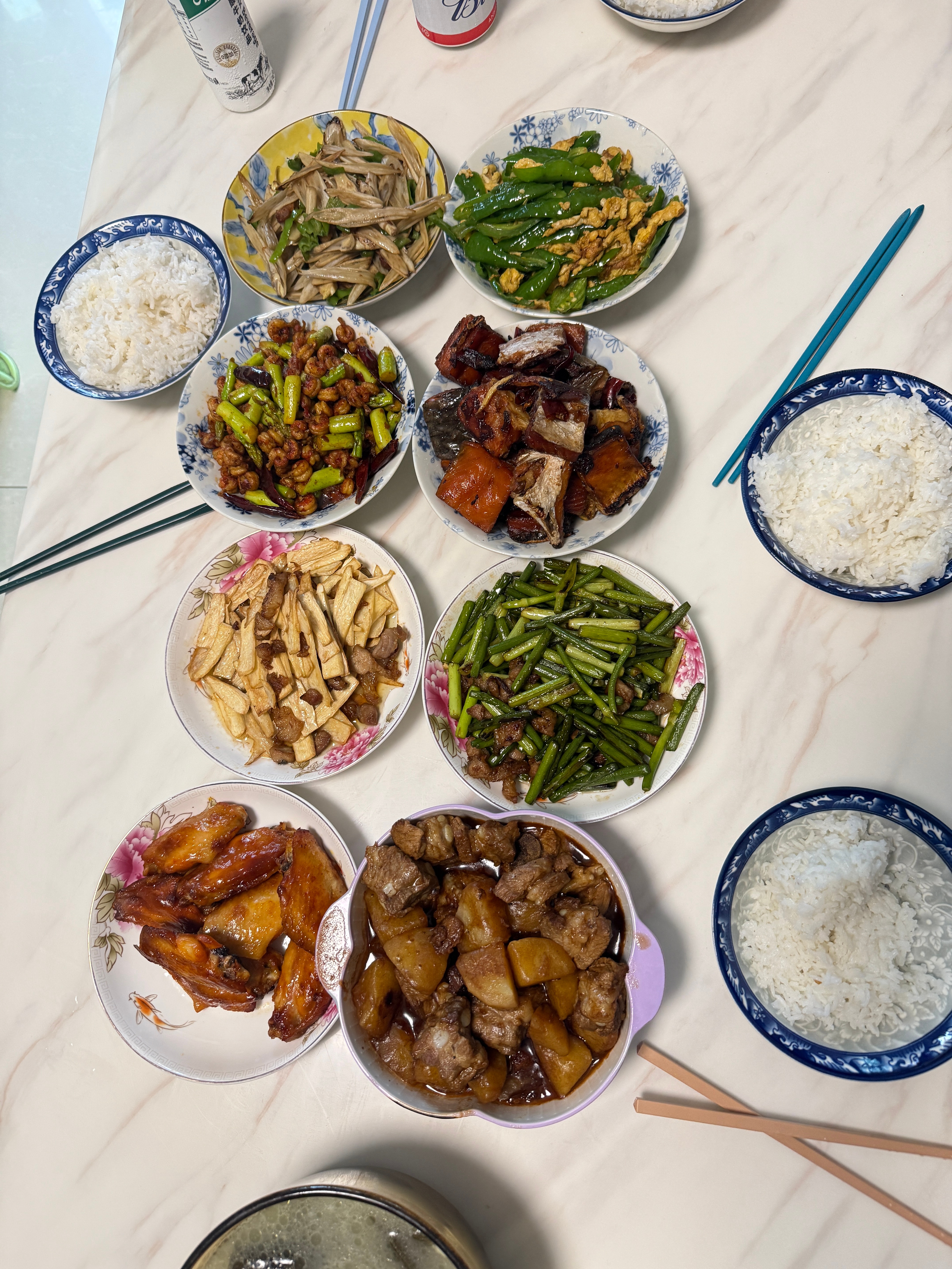 吃饭啦吃饭啦！妈妈这次又下厨做了好多好吃的😘​​​
