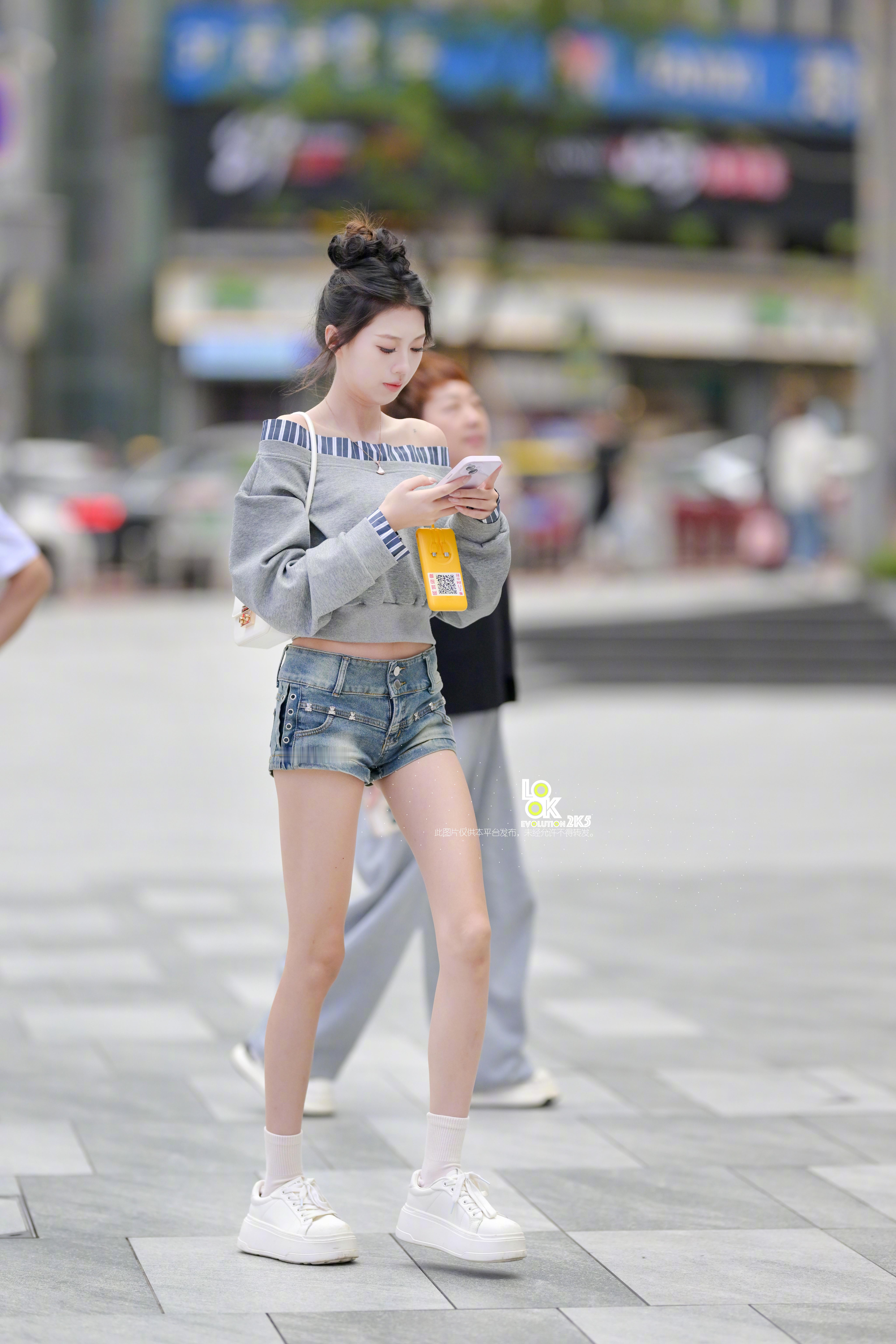 小姐姐身材不错腿很长很长