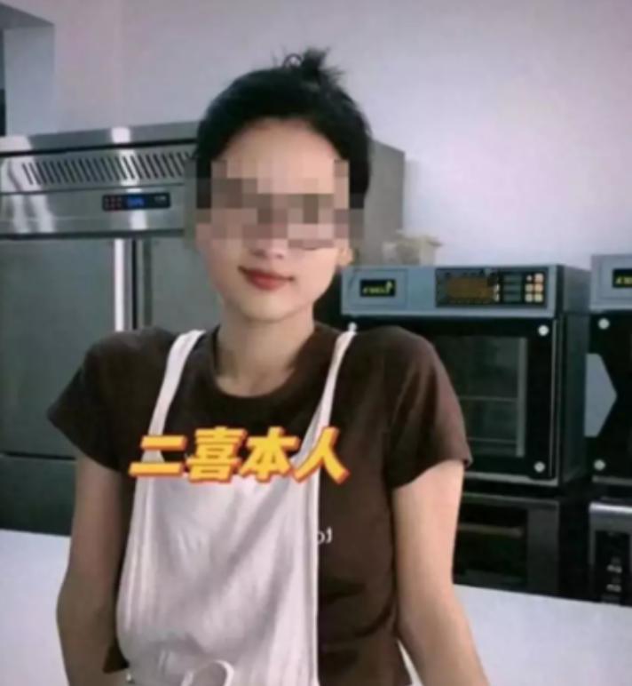 江苏启东网红甜品店老板娘婚内搭上店里18岁暑假工，聊天还给对方起外号永动机，