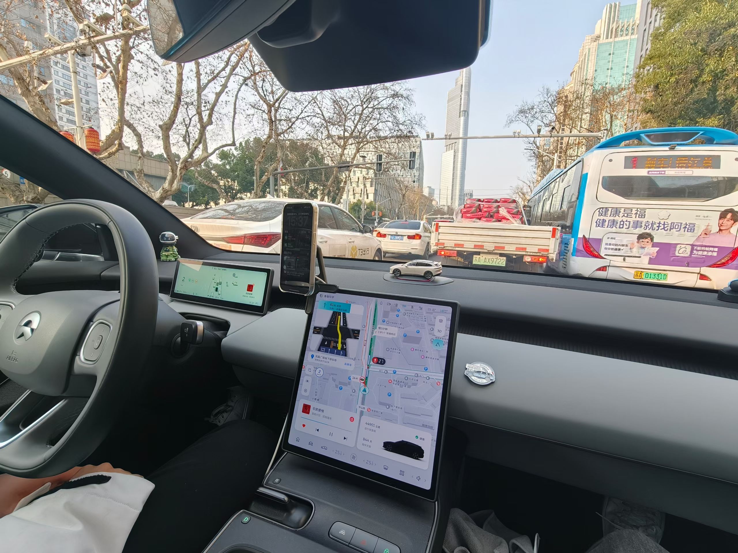 我的车还没收到推送，别人已经在实测banyan3.3和NWM2.0蔚来