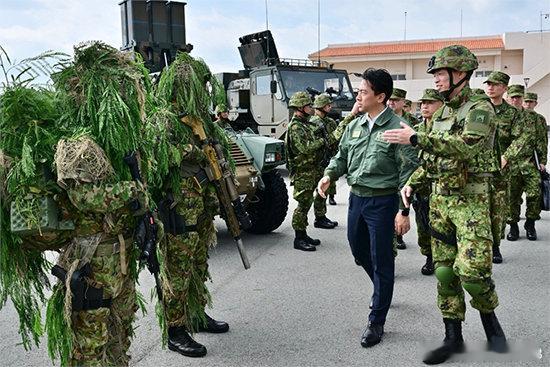 距台湾仅110公里，日防相视察小岛执意部署导弹------当地时间11月23日，