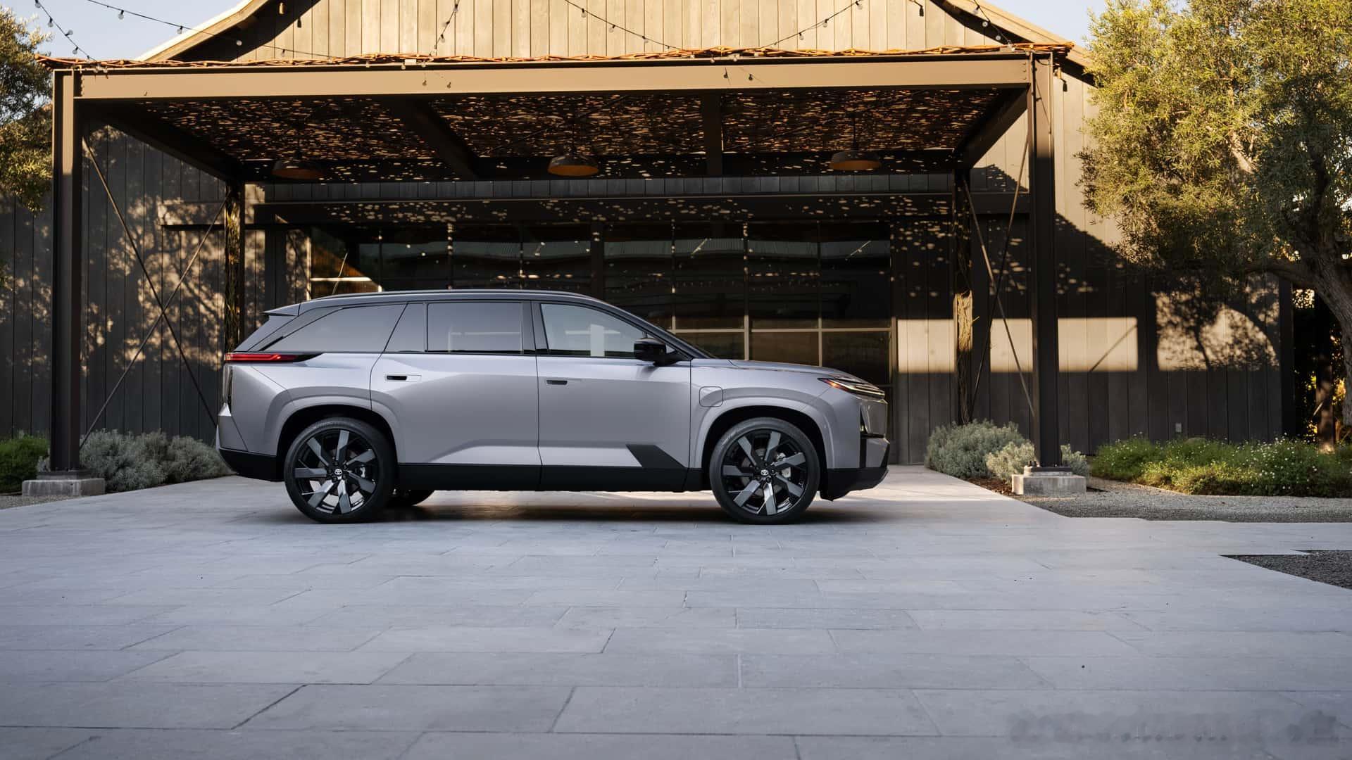 丰田新发布的纯电汉兰达，大家觉得这车能跟现在卷出天际的“国产9系”们掰掰手腕吗？